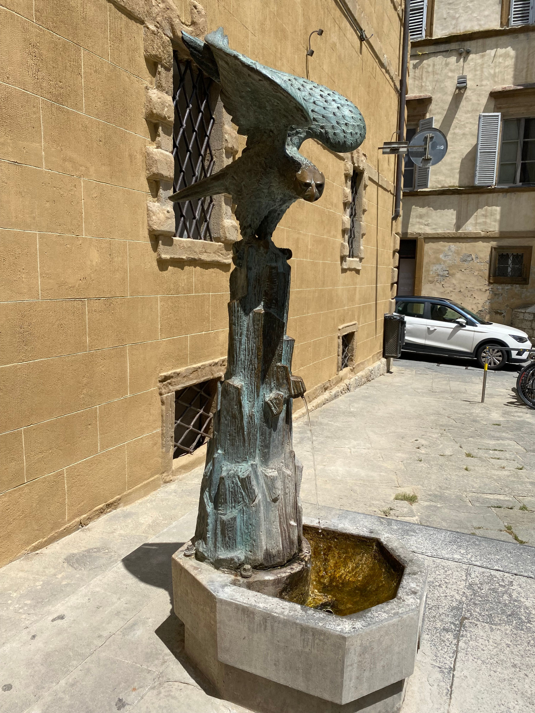 Bruno Buracchini, Fontanina della Contrada dell'Aquila. Photo : Wikimedia Commons - Ushenna Elyolah