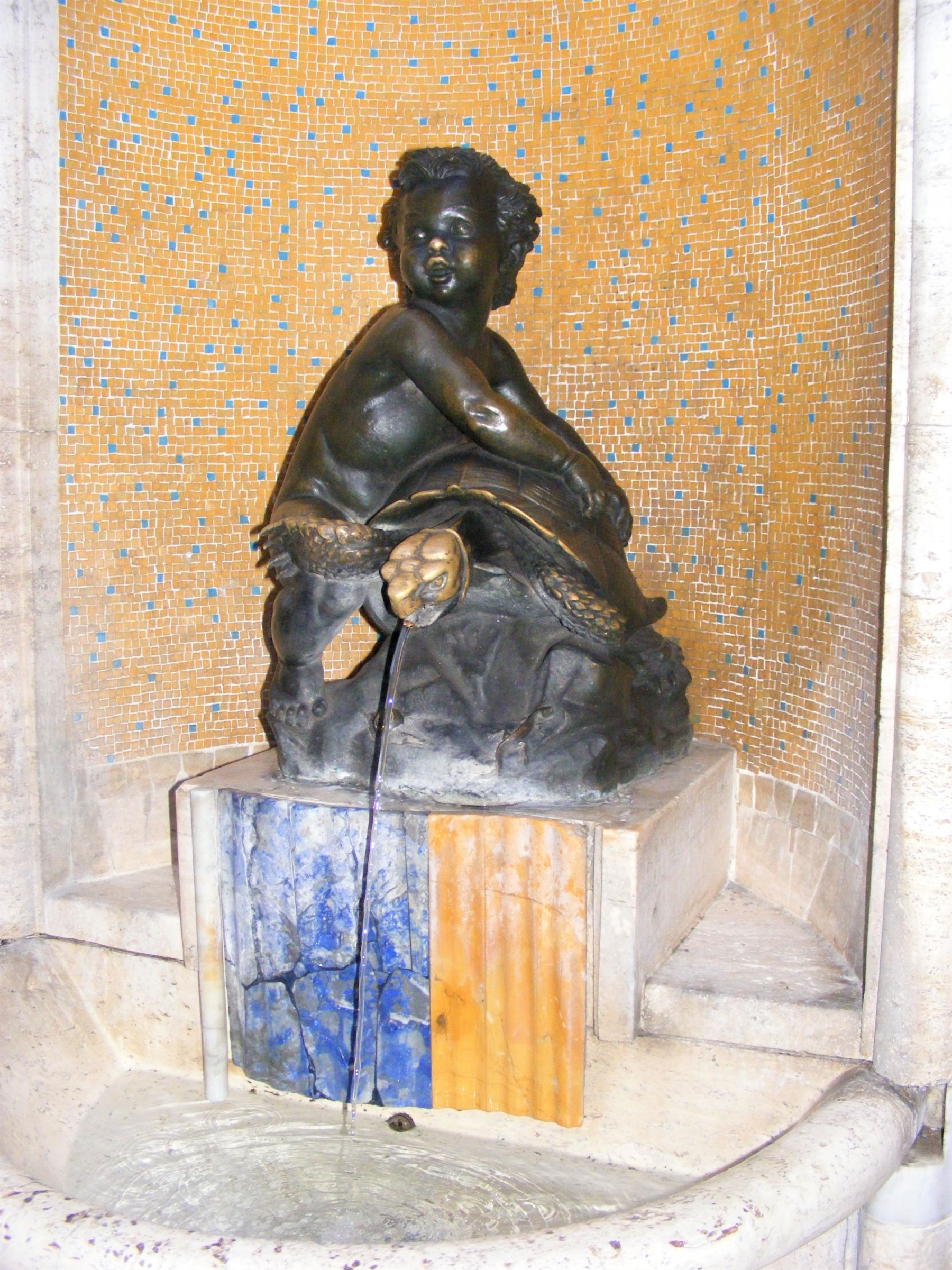 Bruno Buracchini, Fontanina della Contrada della Tartuca. Photo : Wikimedia Commons - Rabe !