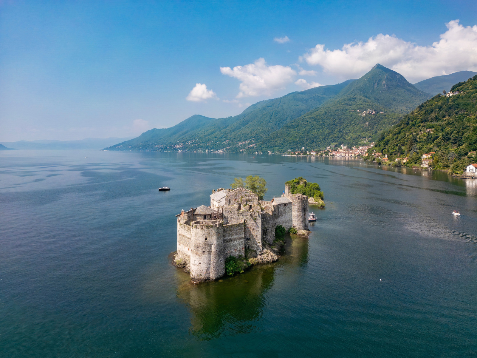 Sul Lago Maggiore aprono per la prima volta al pubblico i Castelli di Cannero. Ospitano un museo interattivo