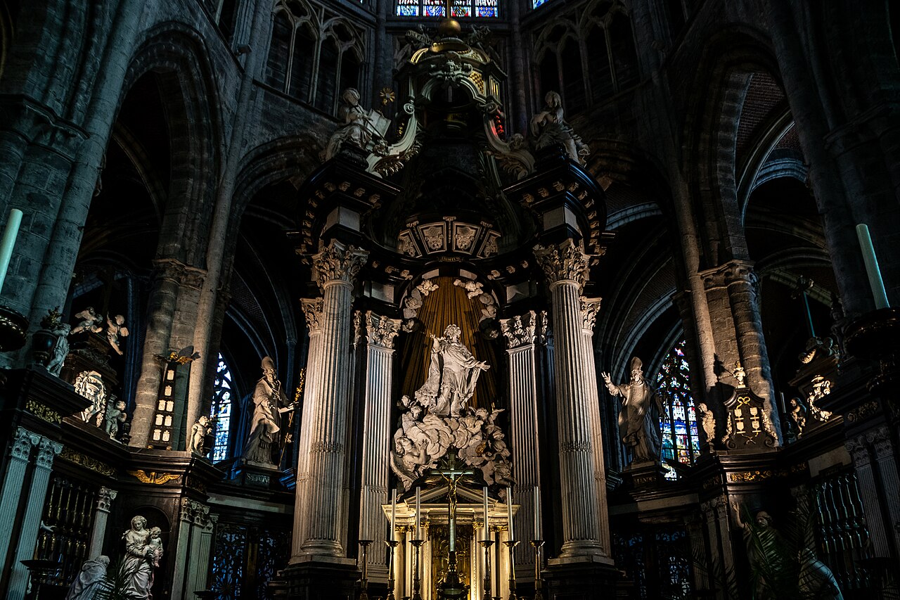 The high altar. Photo: Julian Lupyan
