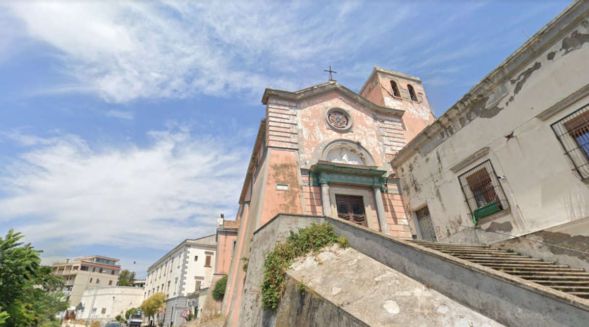 Campi Flegrei, accordo per il restauro delle chiese rinascimentali a rischio sismico