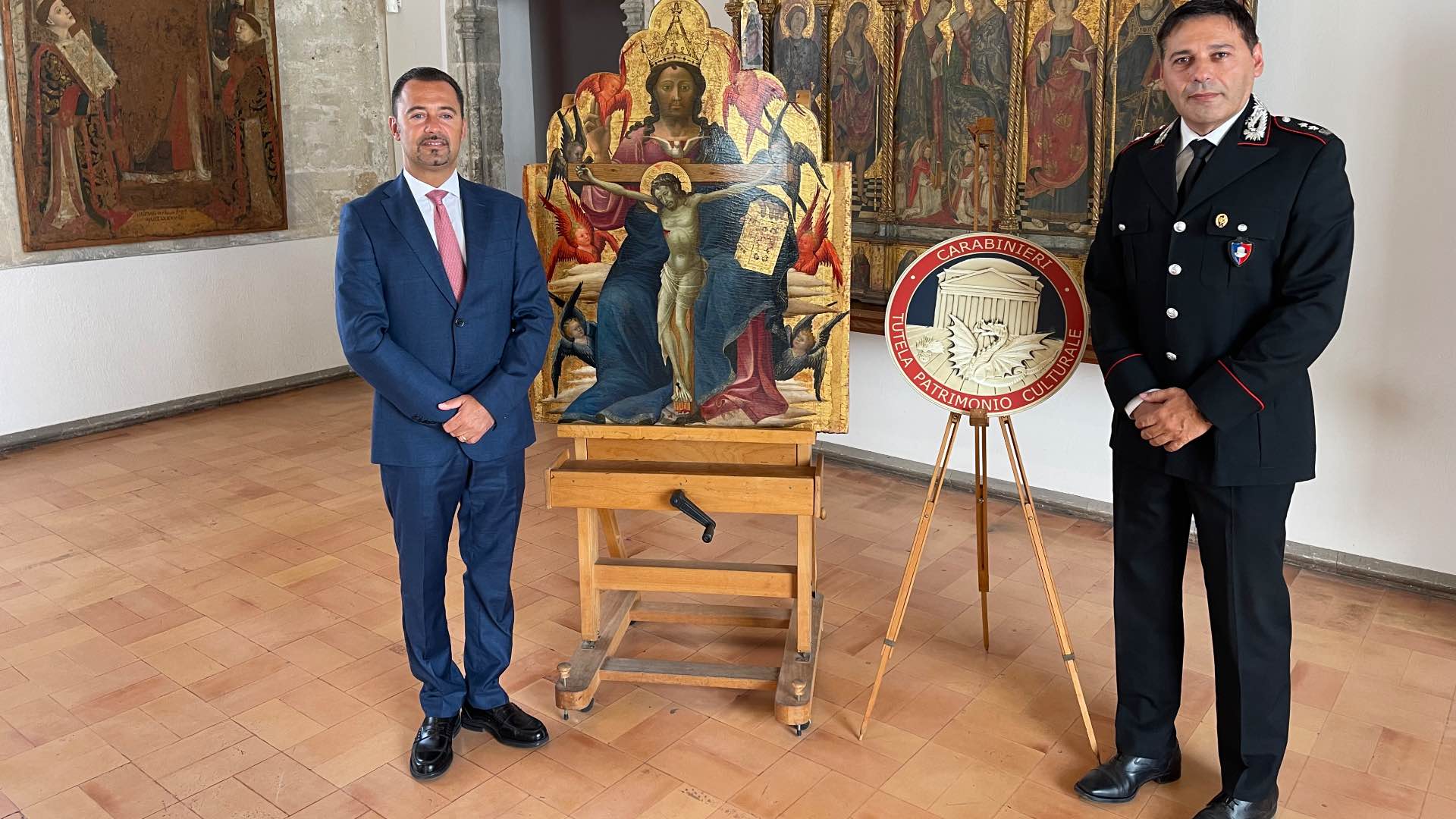 Palermo, i Carabinieri consegnano un prezioso fondo oro confiscato dopo esportazione illecita