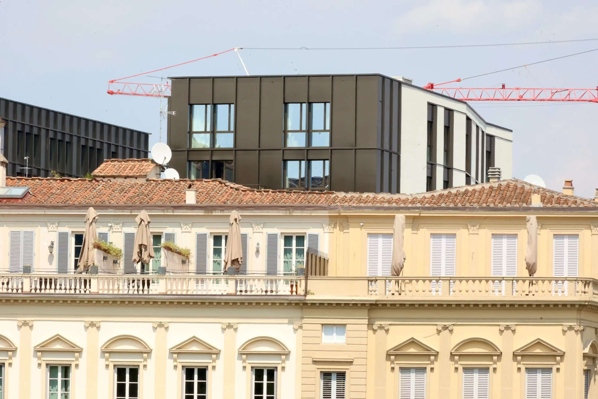 Il &ldquo;cubo nero&rdquo; di Firenze adesso potrebbe cambiare colore