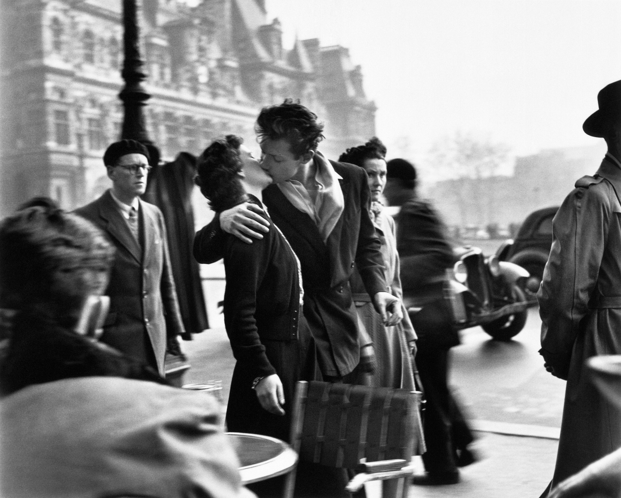 A Castelfiorentino cento scatti di Robert Doisneau per un viaggio fotografico nella Parigi del Novecento