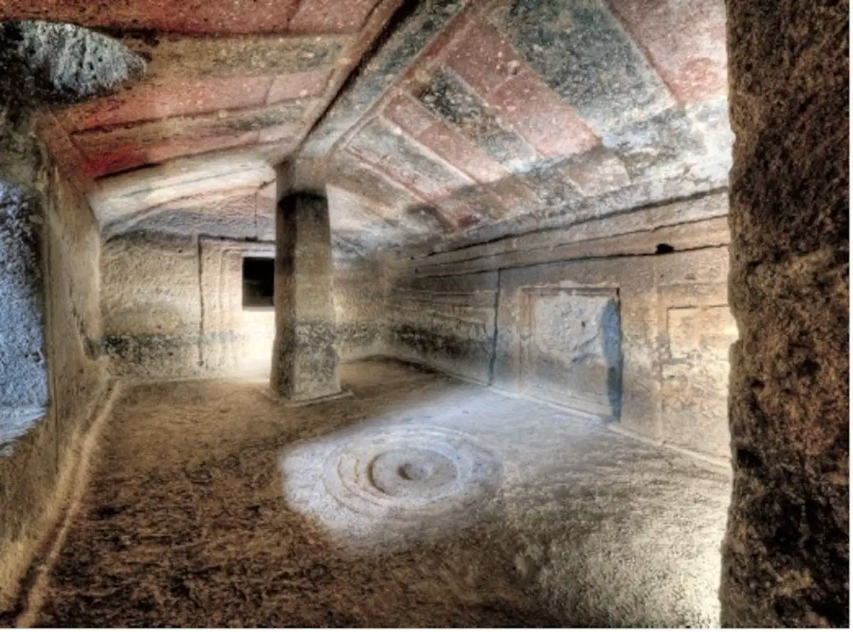 Le domus de janas della Sardegna sono ufficialmente Patrimonio Unesco: sono il 61° sito italiano