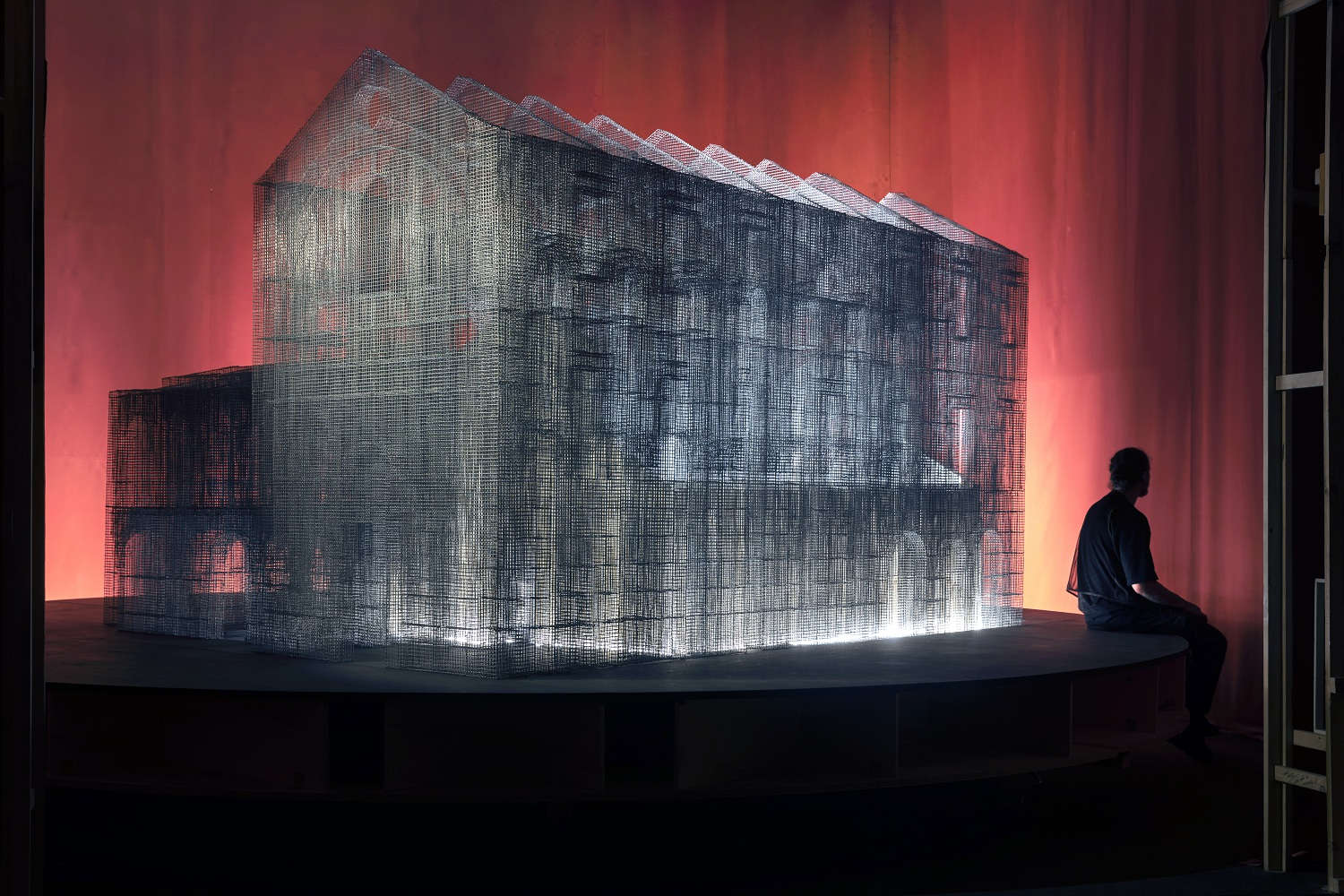 Bari, Edoardo Tresoldi realizzerà una grande installazione in rete metallica: ecco il modello