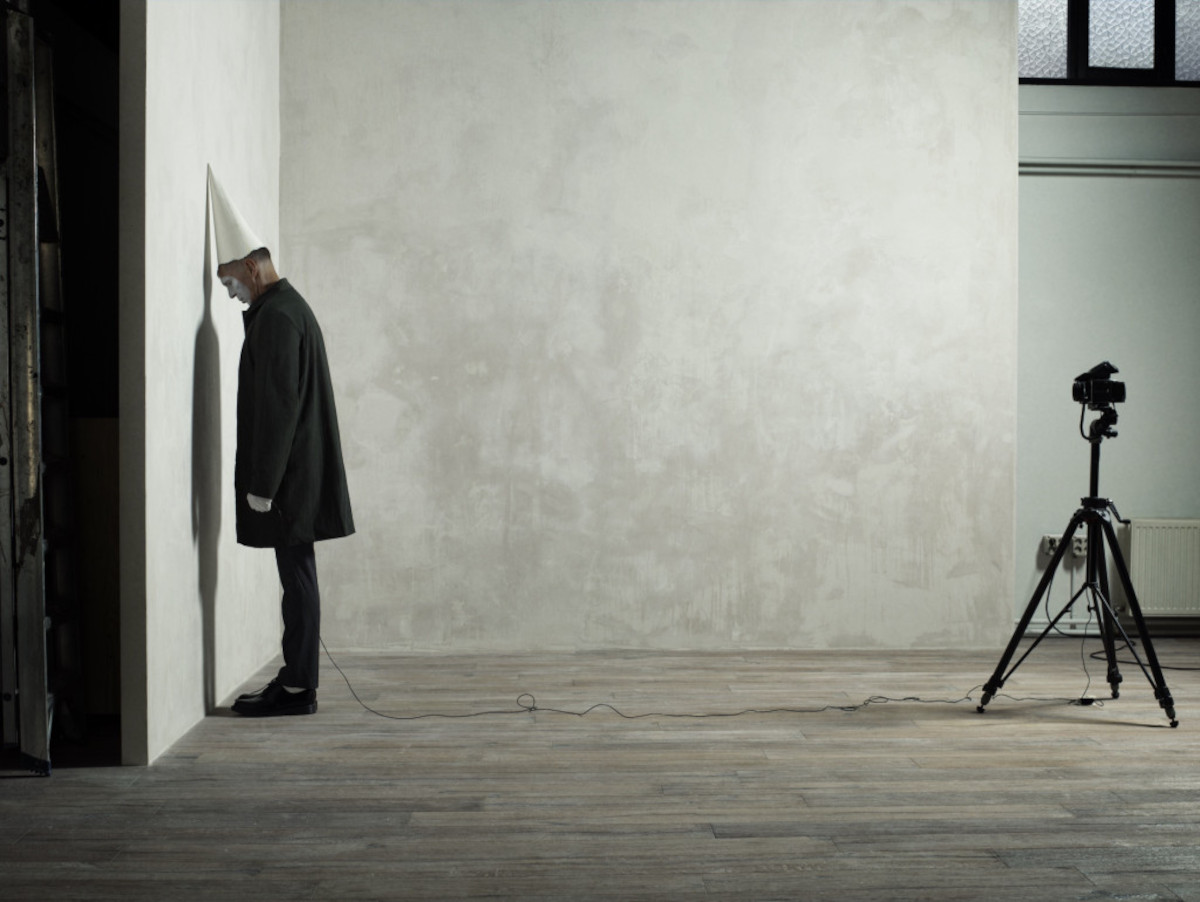 Amsterdam, allo Stedelijk Museum la prima retrospettiva in un museo dedicata a Erwin Olaf dopo la sua scomparsa