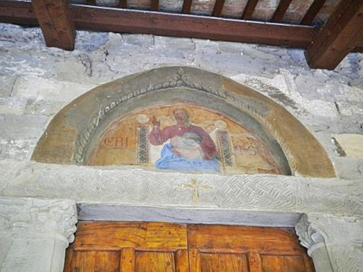 Firenzuola, Pieve di San Giovanni decollato in Cornacchiaia - frescoed lunette. Photo: Wikimedia Commons - Tuscanycalling