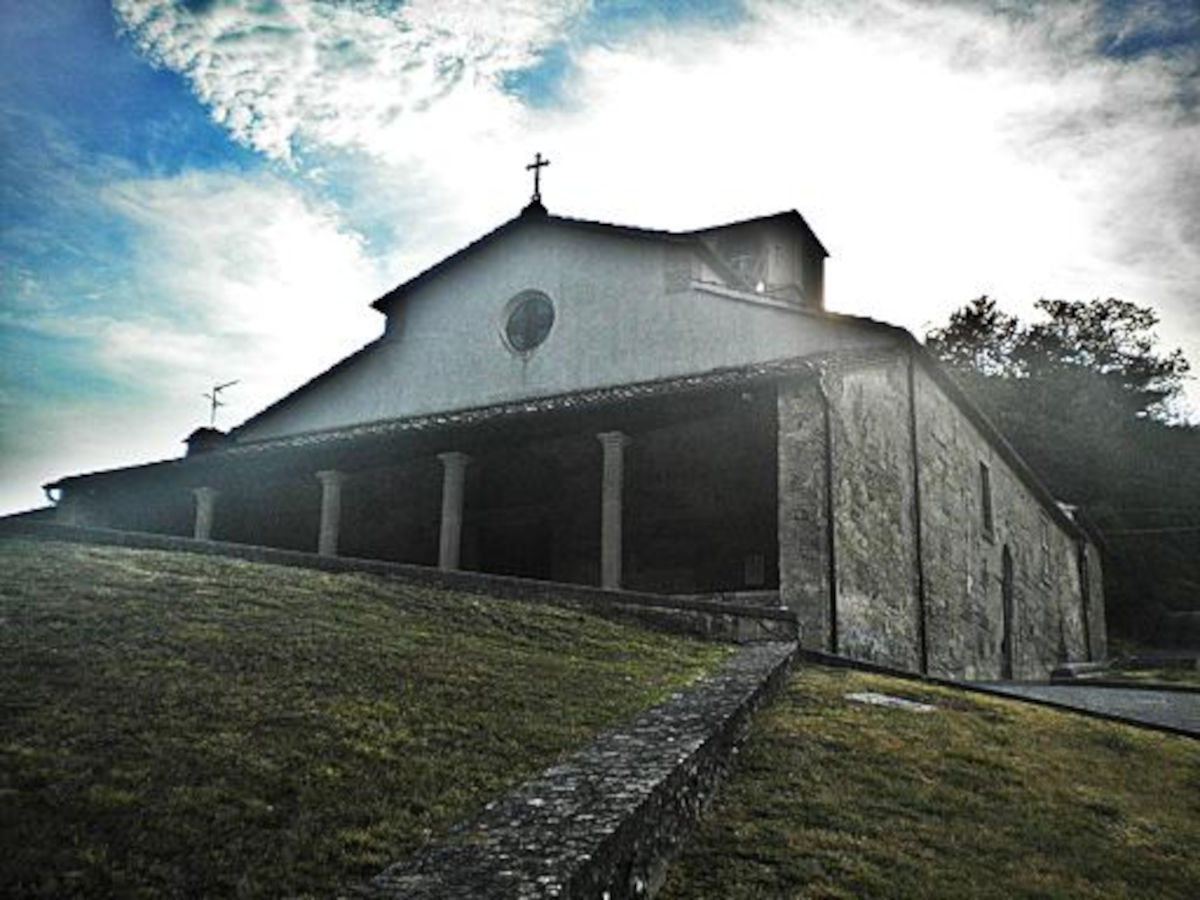 Firenzuola, Pieve di San Giovanni decollato in Cornacchiaia - frescoed lunette. Photo: Wikimedia Commons - Tuscanycalling