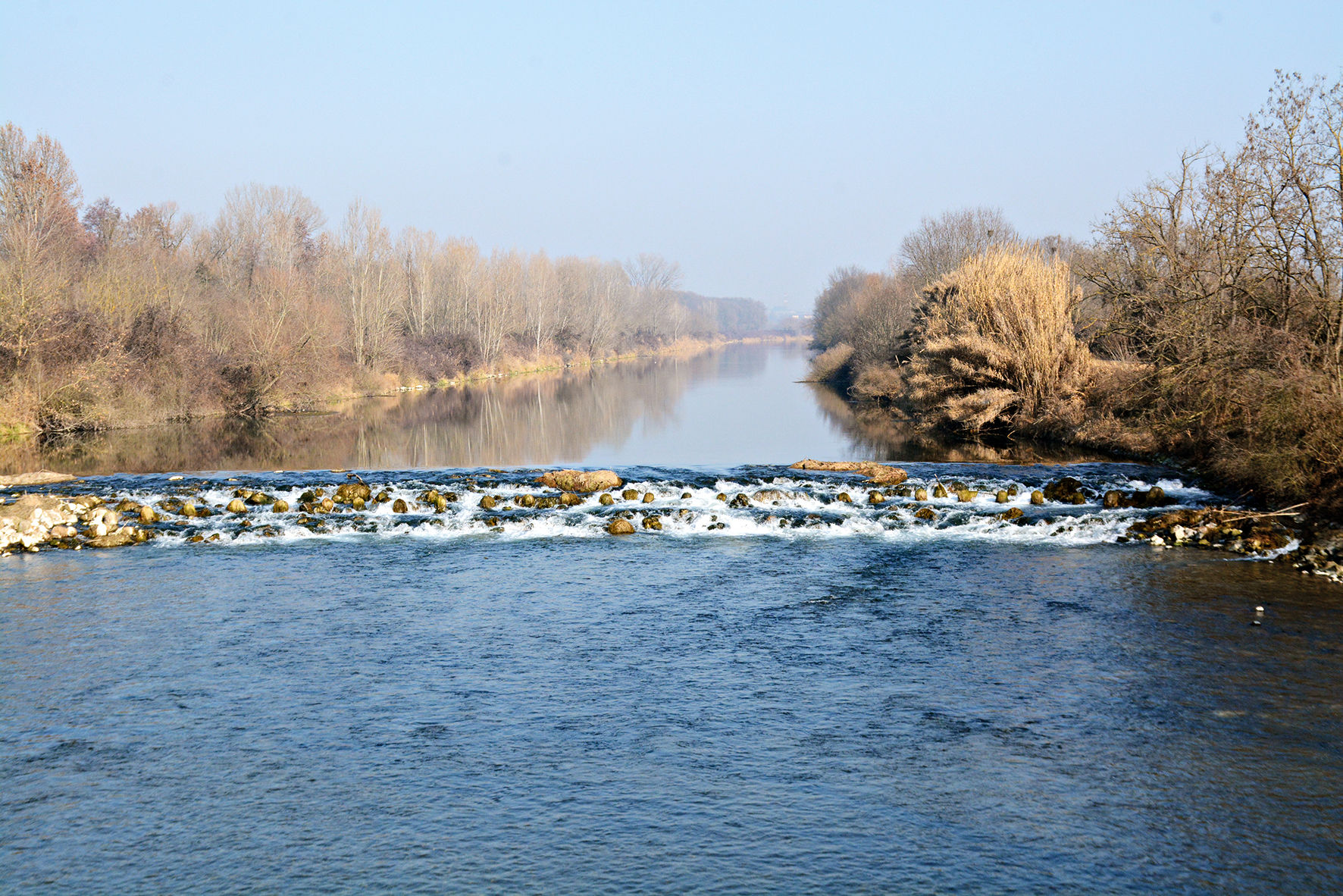 Der Fluss Mincio vom Radweg Mantova-Peschiera, Gebiet Volta Mantovana