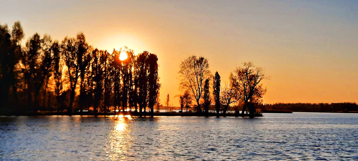 Der Fluss Po bei Sonnenuntergang
