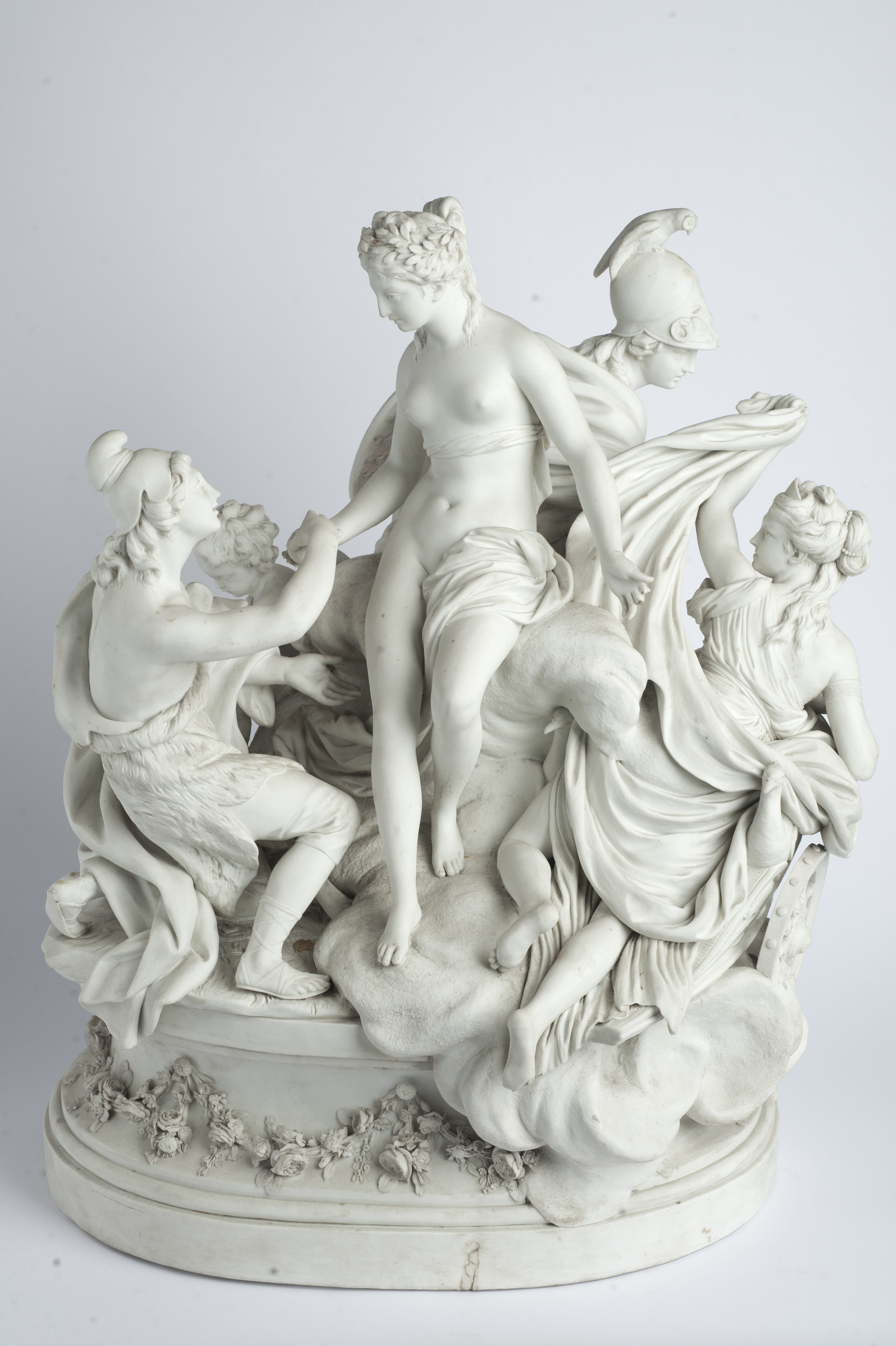 Real Manufactura de S&egrave;vres Louis Simon Boizot, modelador (atribuido) El Juicio de París (c. 1780 Biscuit; 41x54x31 cm). Por concesión del Mic - Musei Reali, Palazzo Reale.
