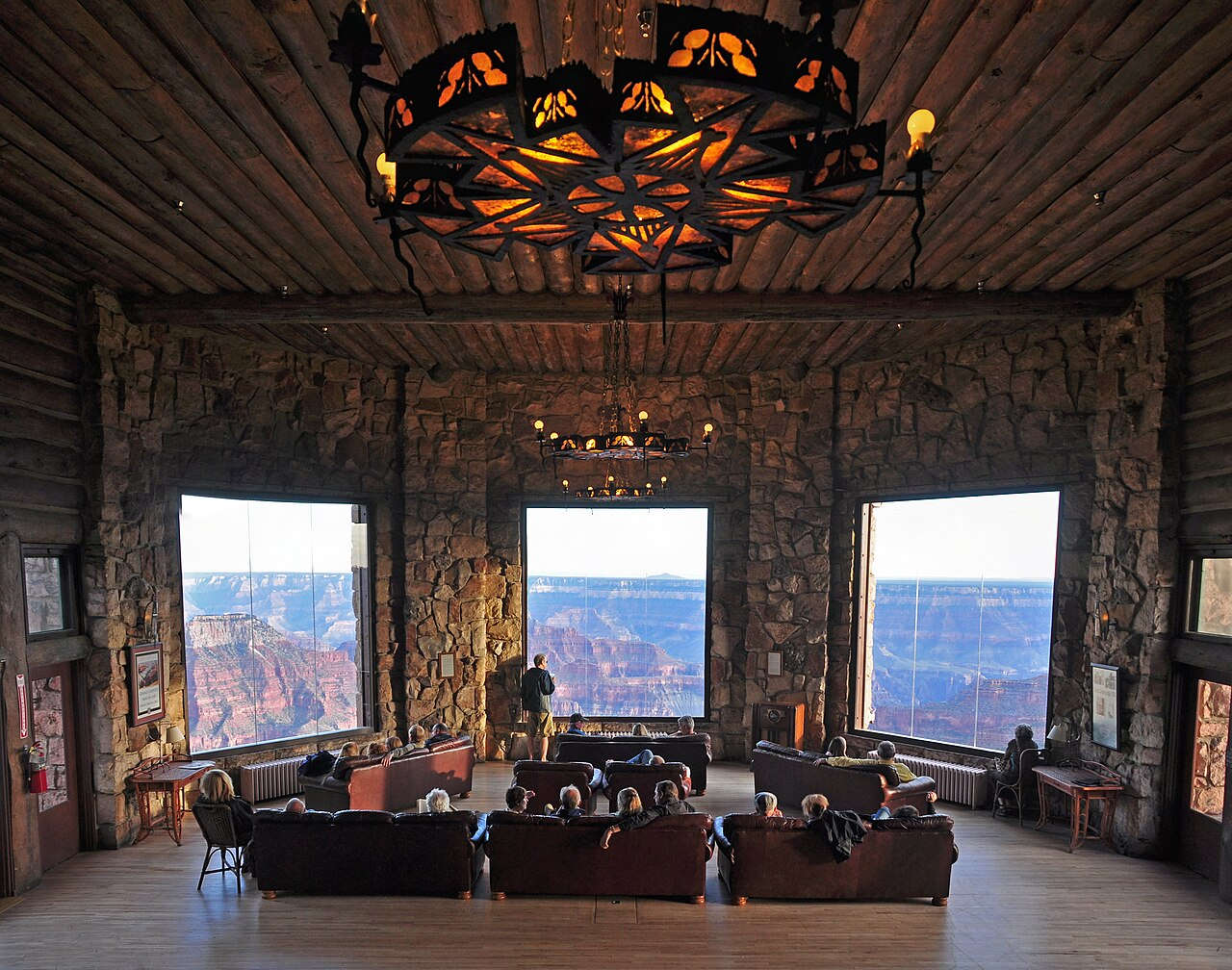 USA, un incendio distrugge il Grand Canyon Lodge, simbolo del North Rim