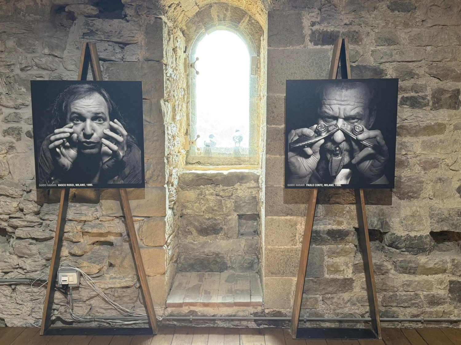 Dieci anni di mostre fotografiche a Castelnuovo Magra: quest'anno il borgo celebra Guido Harari