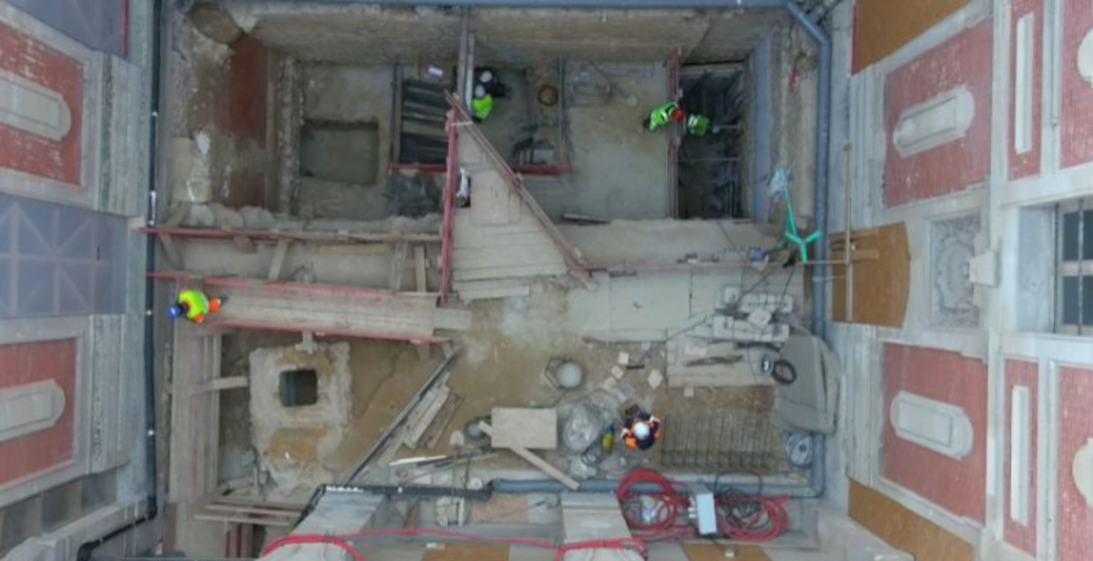 Nuovi scavi a Versailles svelano segreti delle corti e della terrazza Nord