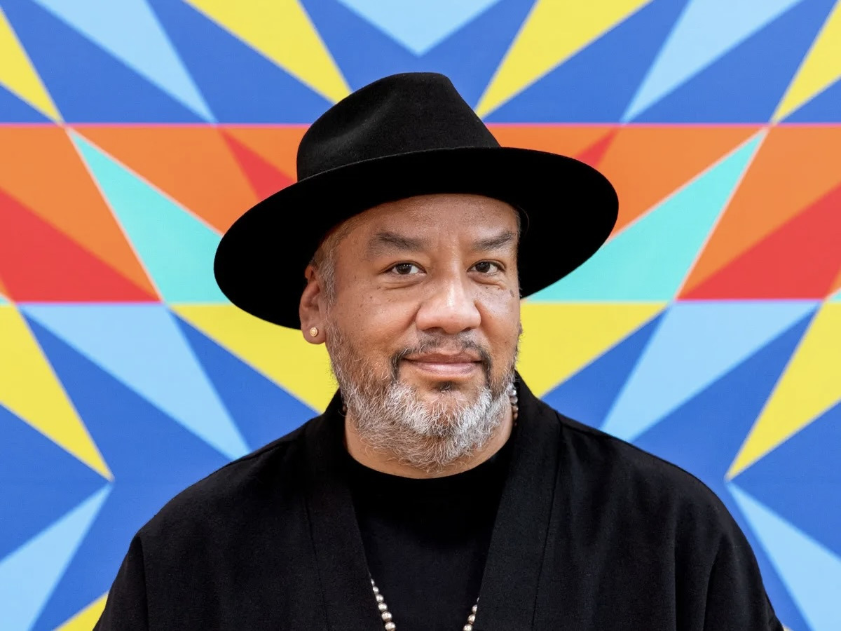 Sarà l'artista cherokee Jeffrey Gibson a realizzare nuove sculture per la facciata storica del Metropolitan Museum