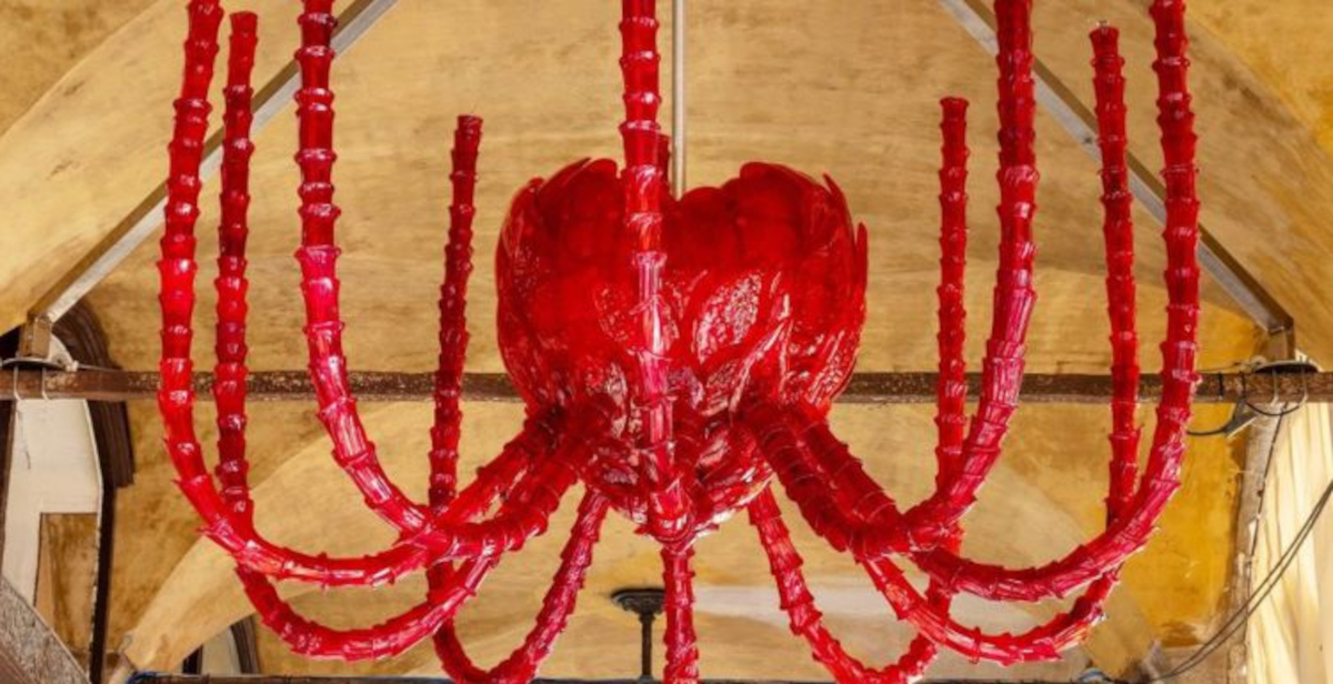 Murano Illumina il Mondo porta dodici nuovi lampadari d’artista in Piazza San Marco