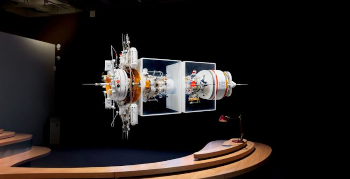 A Palazzo Citterio di Milano il video generativo Parallax di Kevin Abosch, tra tecnologia e identità