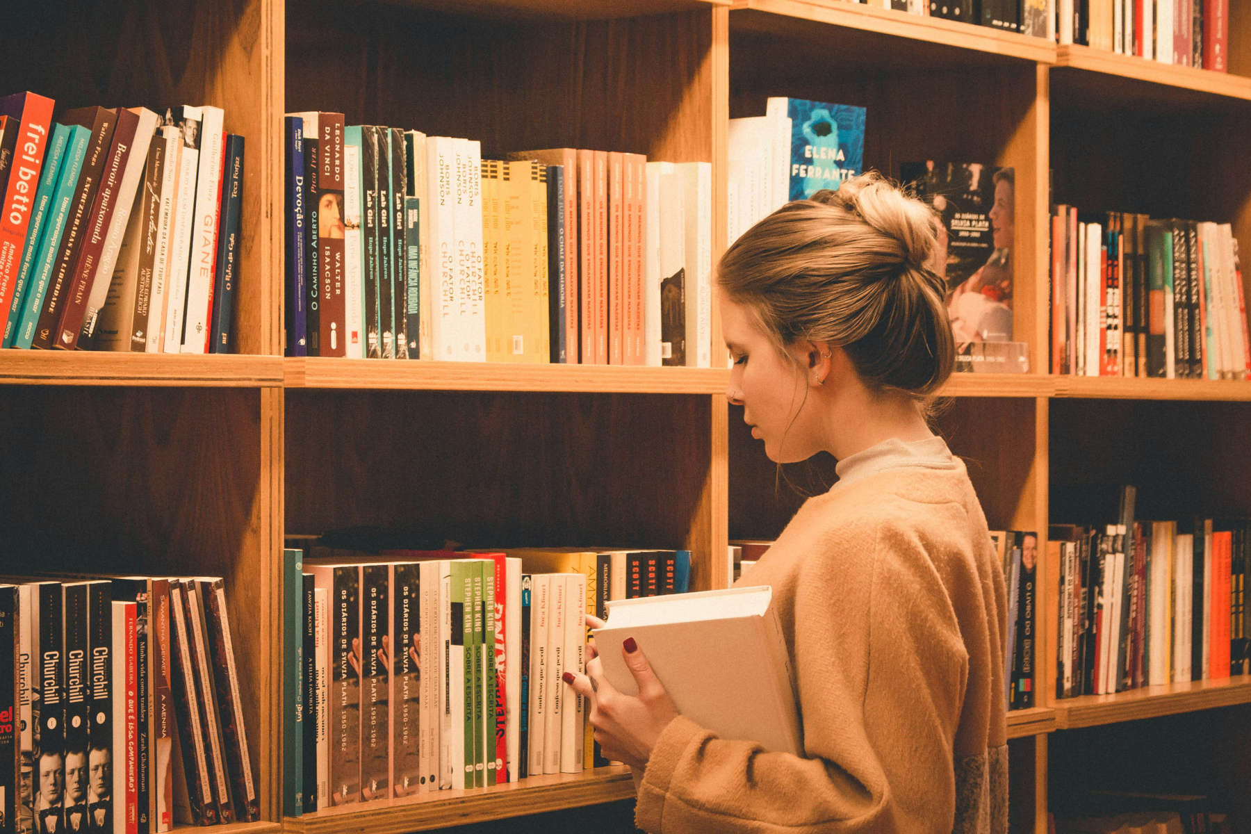 Parte oggi la Carta Cultura, il bonus libri da 100 euro: ecco come richiederla