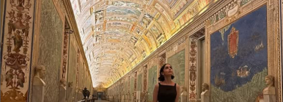 Visita privata ai Musei Vaticani per il cast di Emily in Paris. Sono iniziate a Roma le riprese della 5° stagione