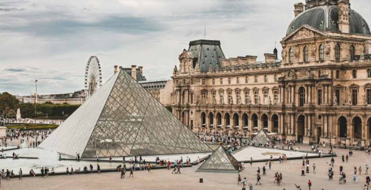 Louvre, stangata ai visitatori extra-UE: dal 2026 il biglietto per loro costerà 30 euro