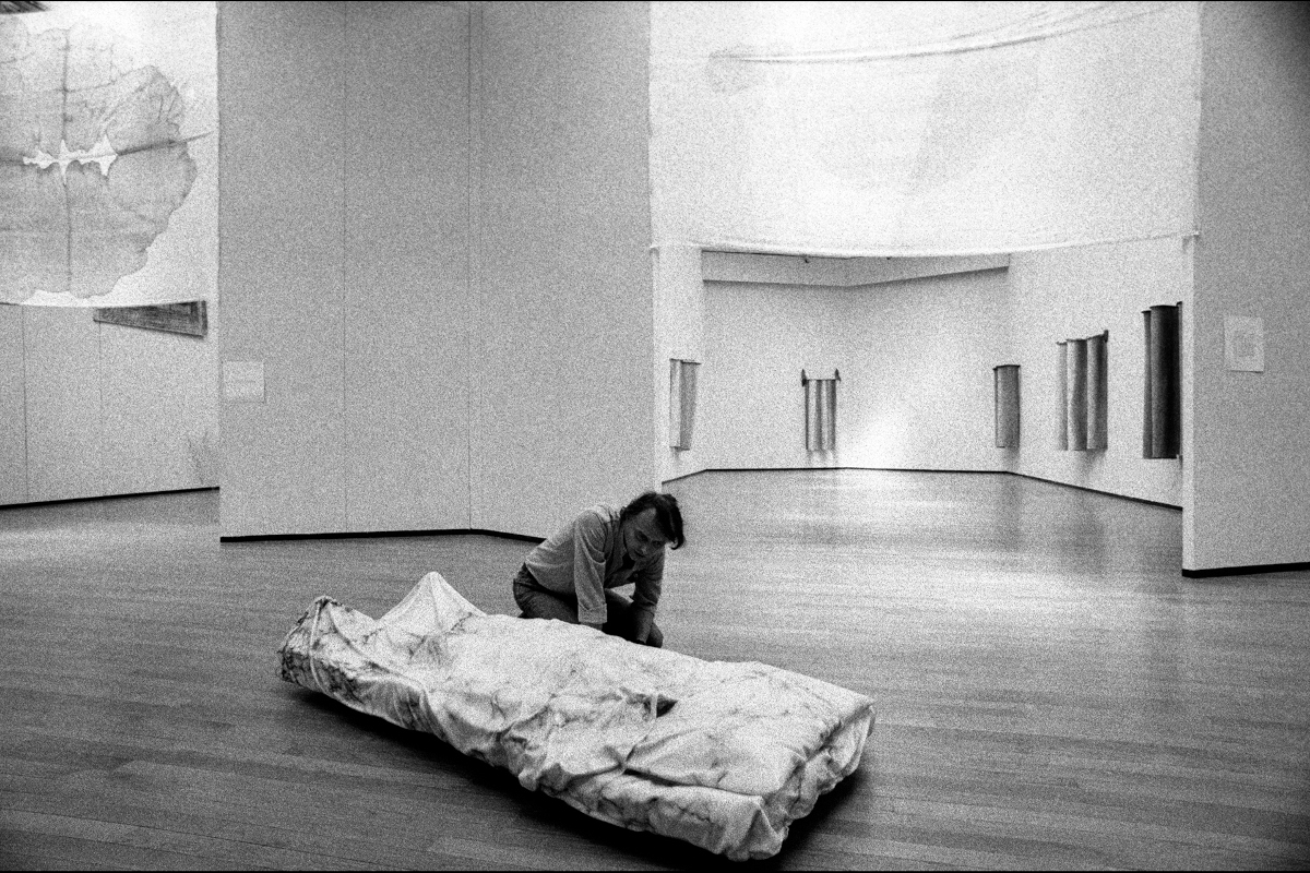 Milano, Pirelli HangarBicocca accoglierà nel 2026 un'ampia retrospettiva dedicata a Luciano Fabro