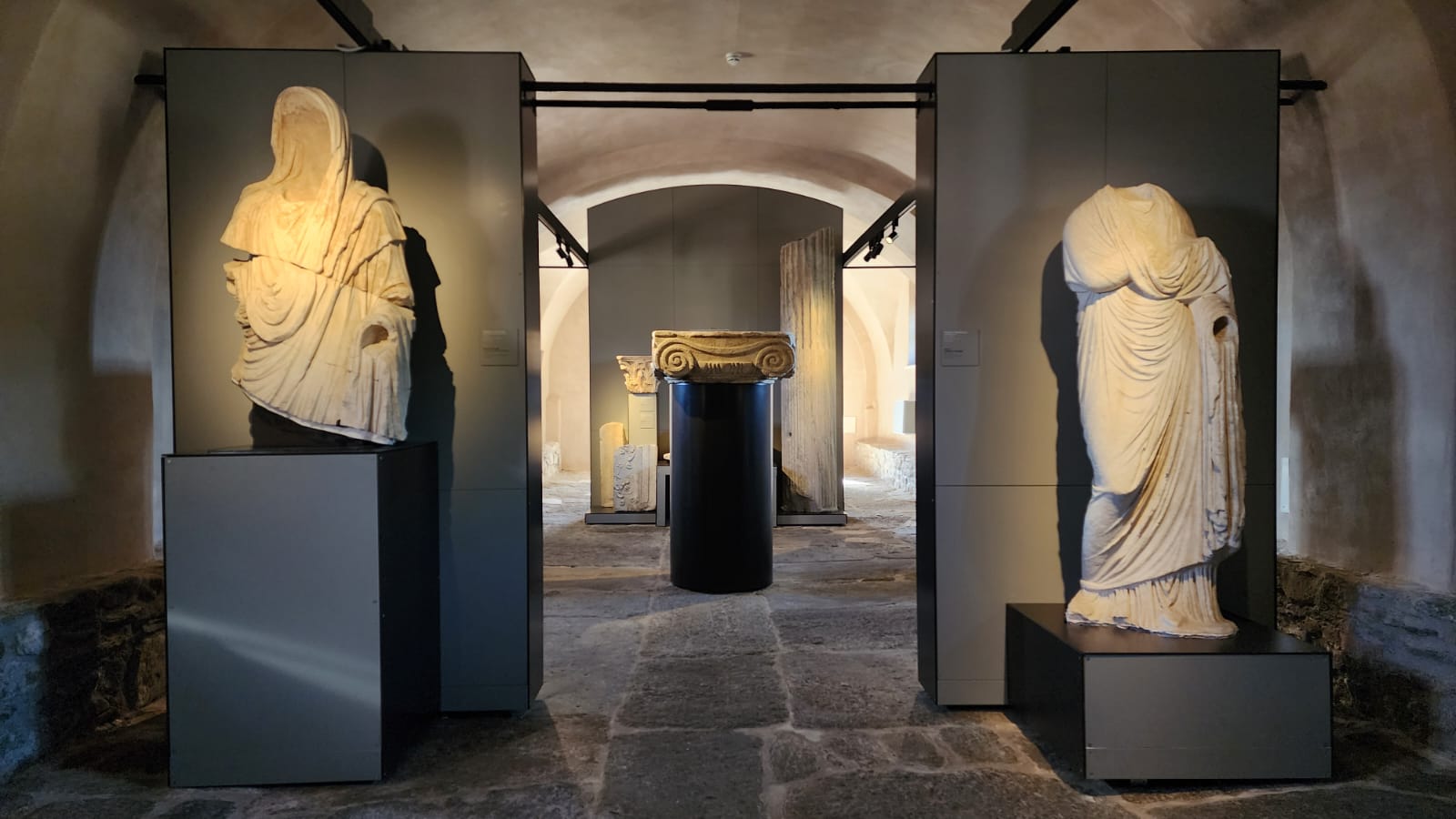 Die Exponate im neuen Archäologischen Nationalmuseum von Luni
