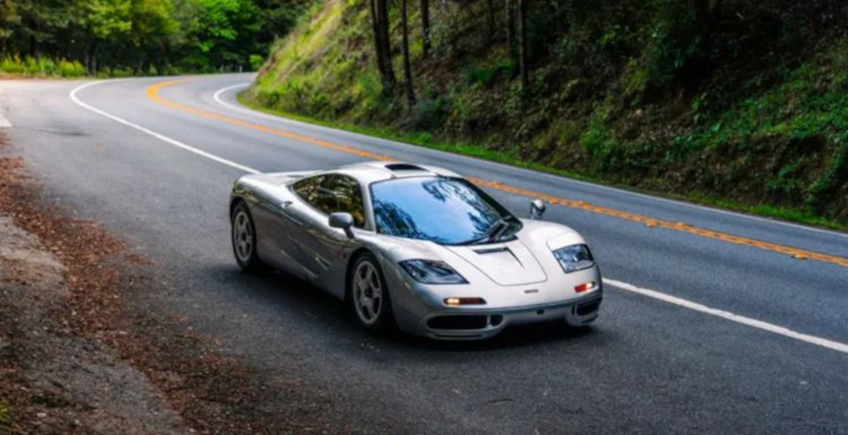 Aste dal 6 al 14 agosto 2025: gioielli, auto da collezione e memorabilia sportivi