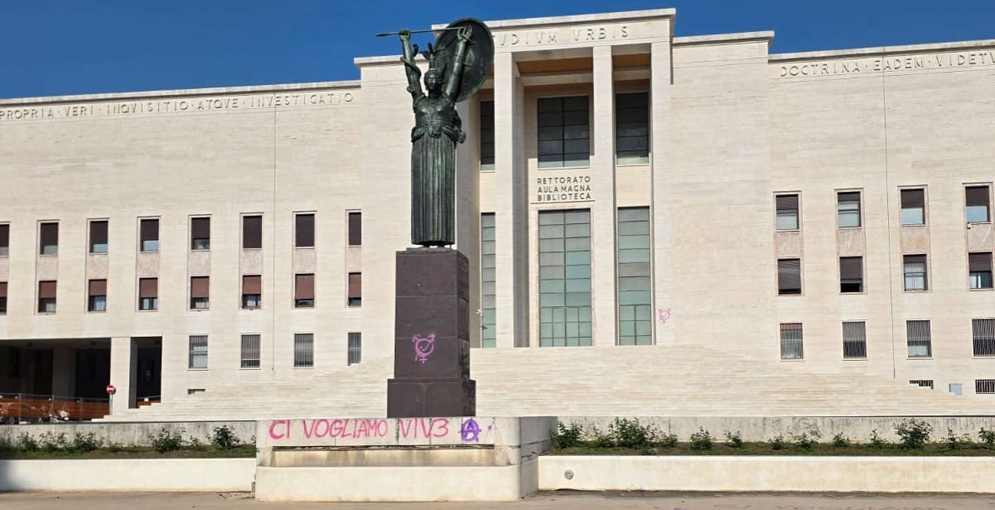 Roma, imbrattata Minerva di Arturo Martini durante manifestazione femminista. Era stata appena restaurata