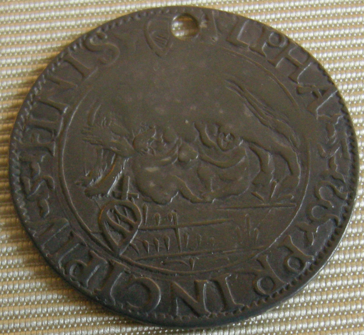 Pièce siennoise en forme de louve avec inscription à l'avers 