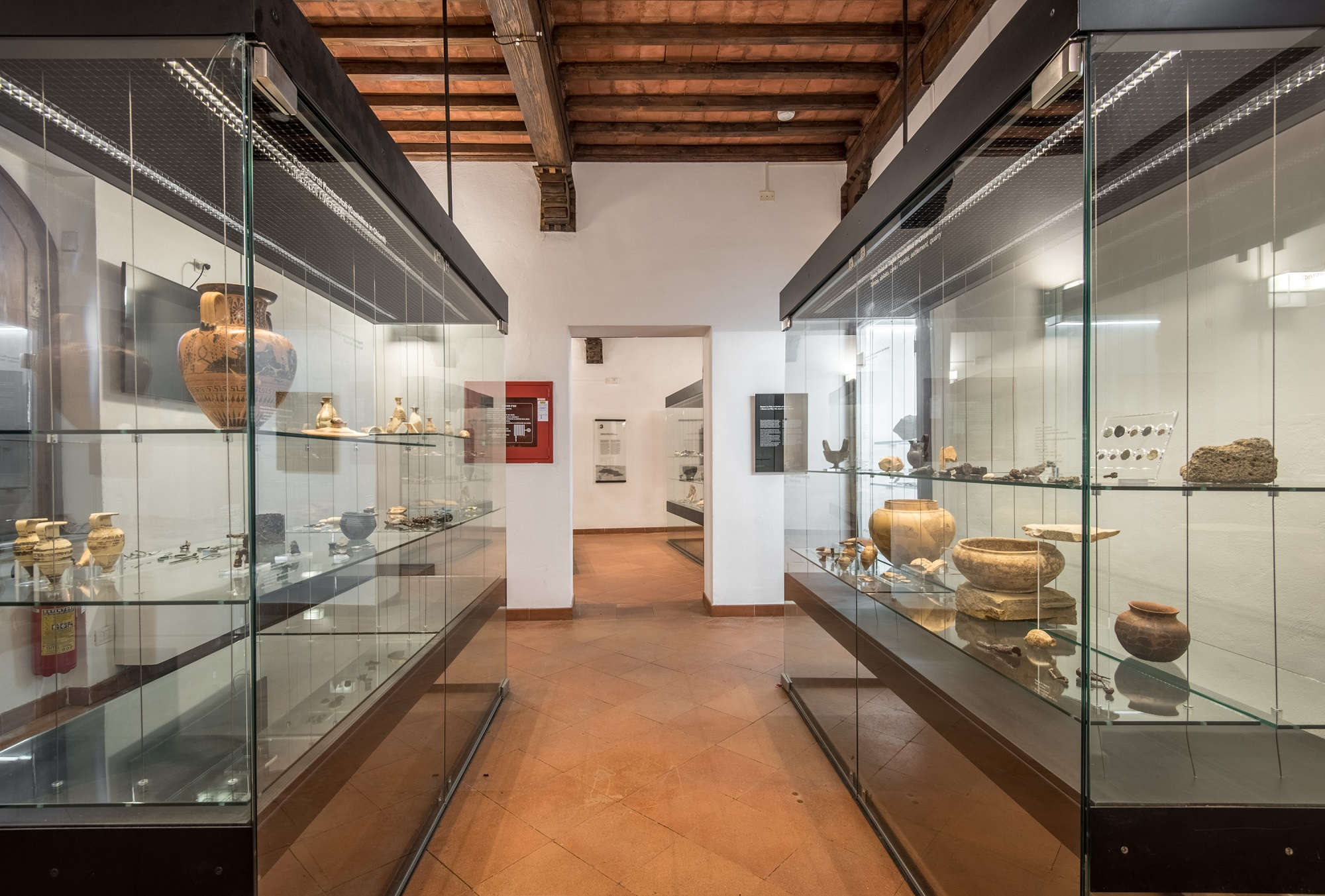 Archeologia salvata: nel Chianti in mostra reperti etruschi recuperati da scavi clandestini