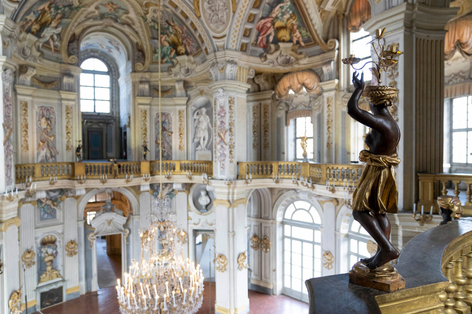 Palazzina di Caccia di Stupinigi, Balcón con vistas al vestíbulo central