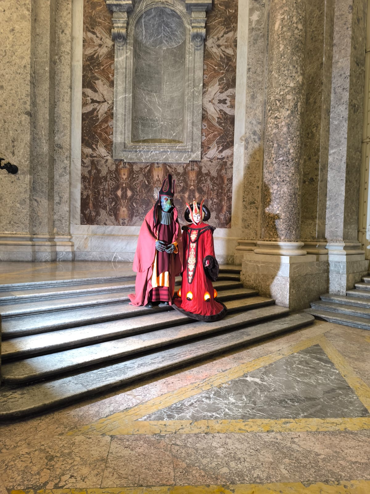 Reggia di Caserta 内的《星球大战》粉丝。照片：那不勒斯的黑暗面