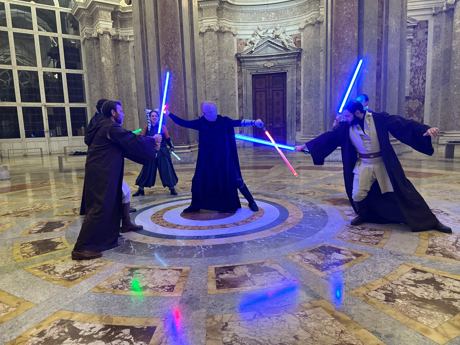 Reggia di Caserta 内的《星球大战》粉丝。照片：那不勒斯的黑暗面