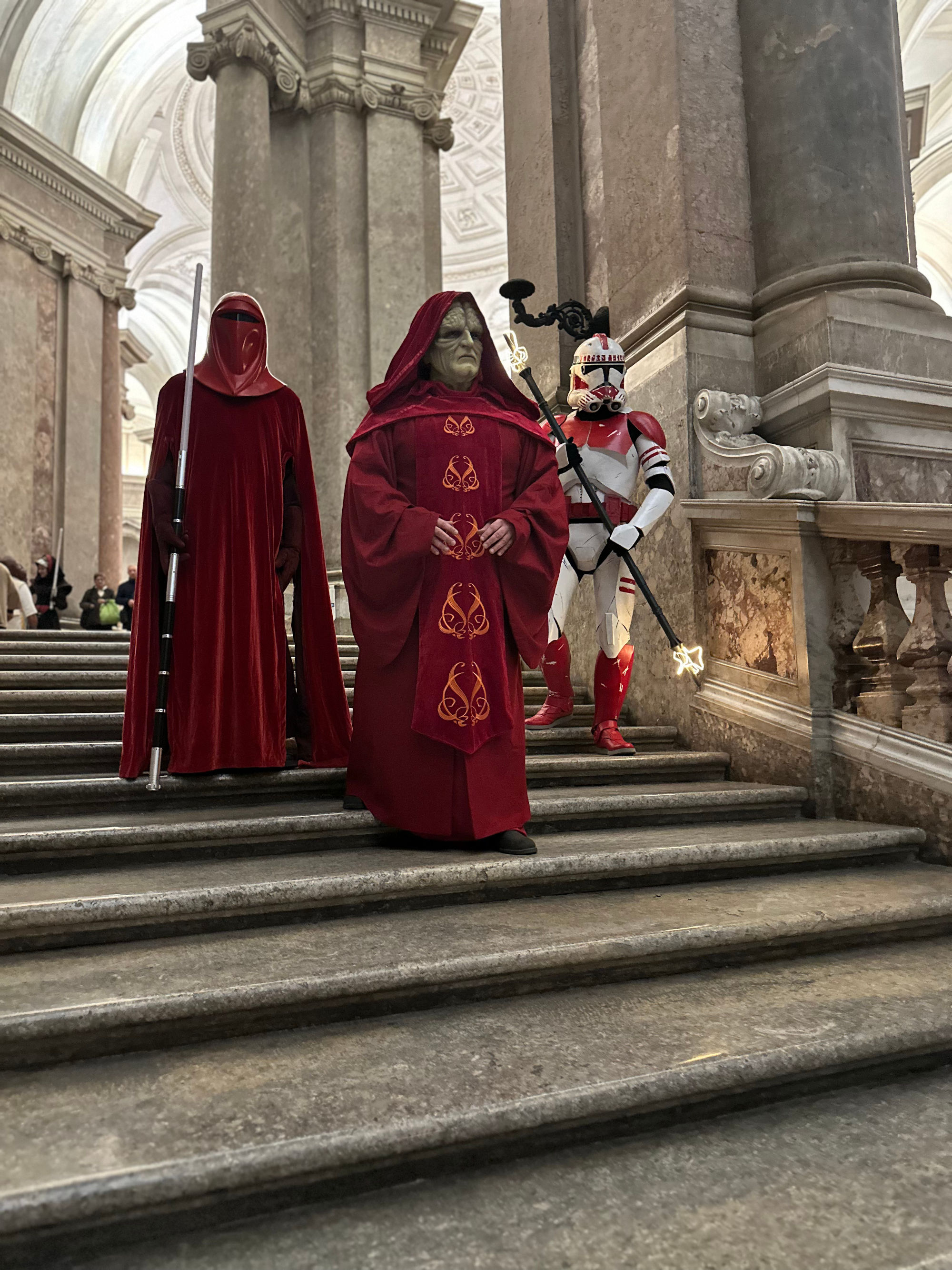 Reggia di Caserta 内的《星球大战》粉丝。照片：那不勒斯的黑暗面