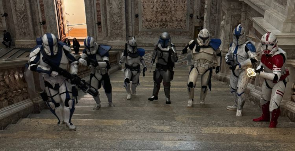 I cosplayer invadono la Reggia di Caserta: fan di Star Wars dentro il palazzo