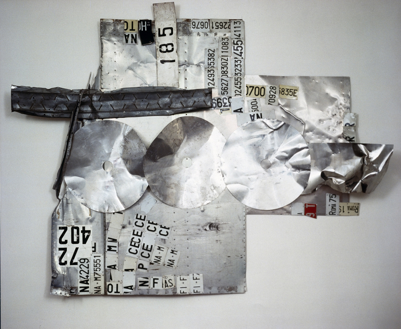 Milano, alle Gallerie d'Italia esposto l’intero nucleo di opere di Rauschenberg della collezione Agrati