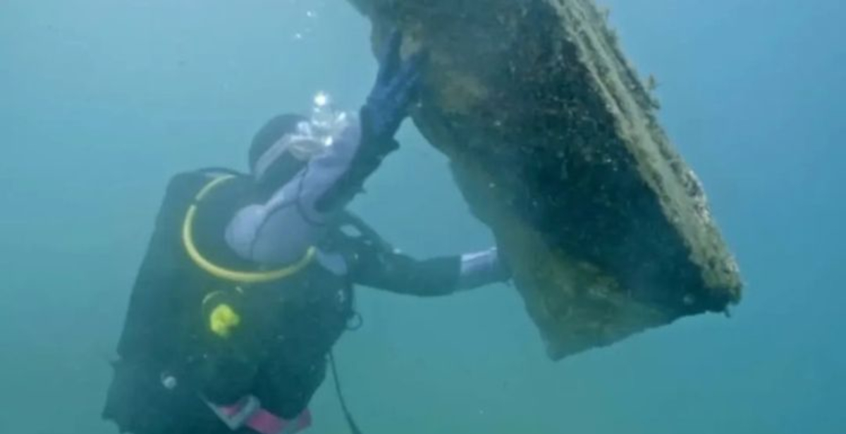 Recuperati reperti archeologici di epoca imperiale nei fondali del porto romano di Miseno (Napoli)