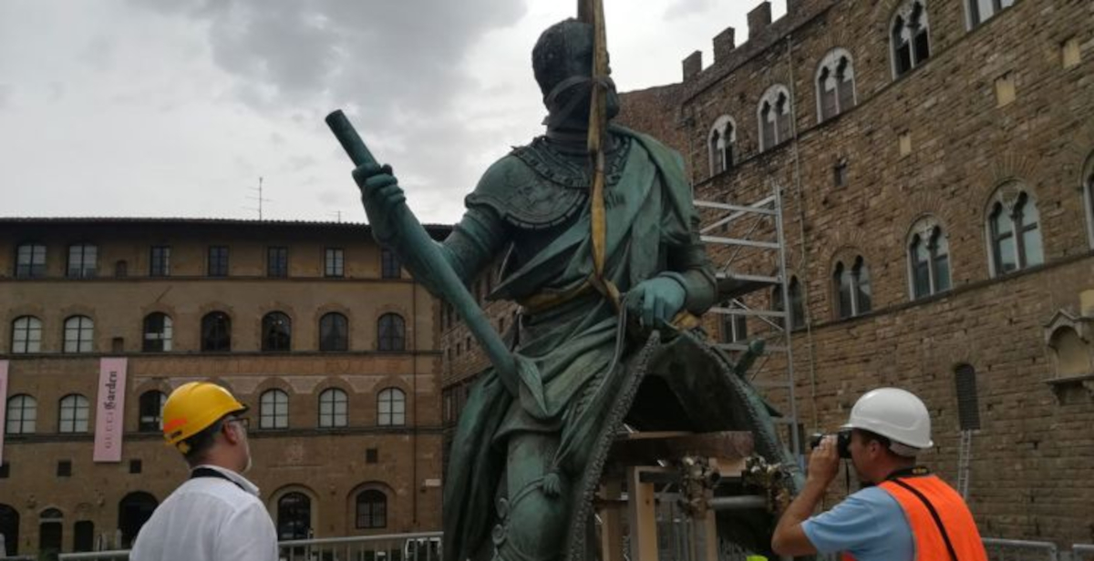Firenze, come l'Art Bonus ha sostenuto il restauro dei gruppi scultorei di piazza della Signoria