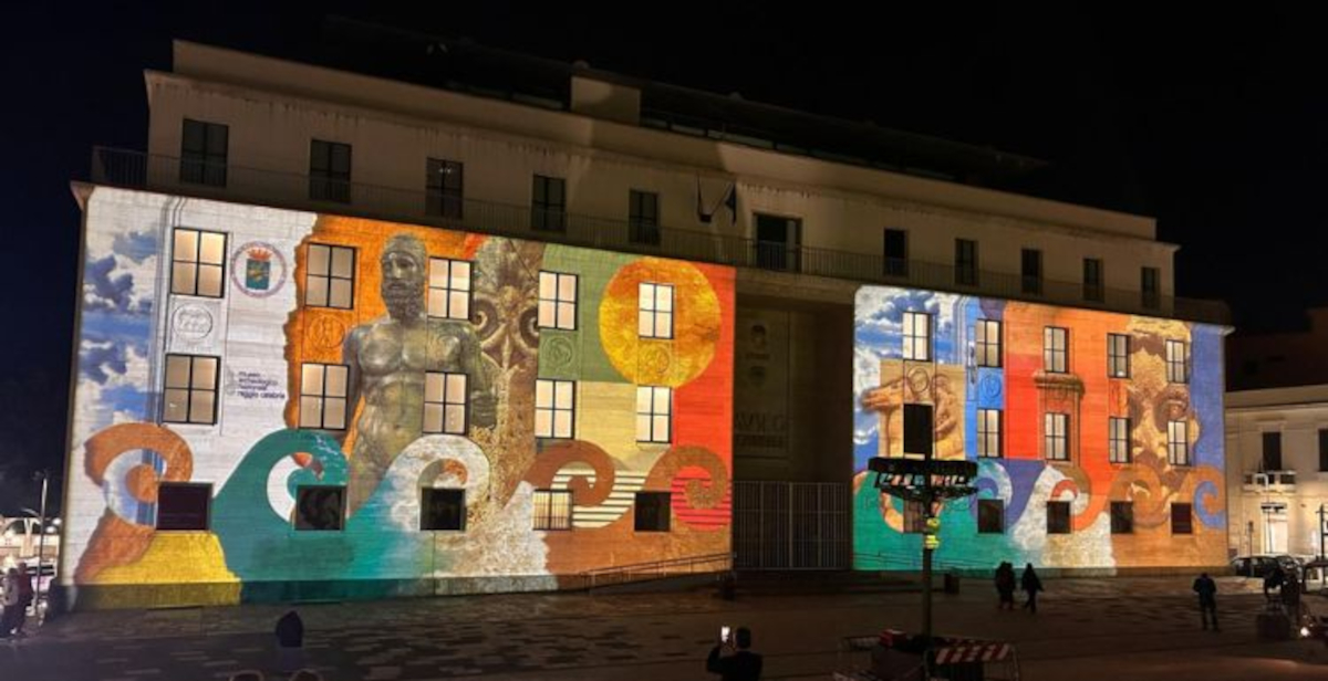 Un progetto trasforma la facciata del Museo Archeologico di Reggio Calabria in una scenografia luminosa