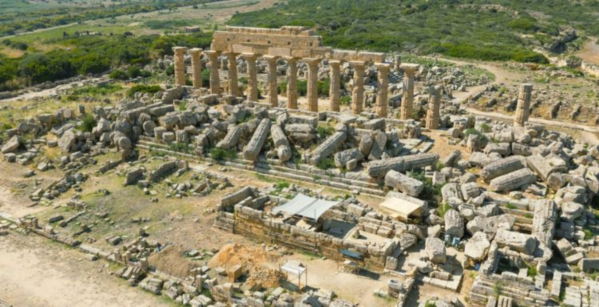Selinunte, grande scoperta: riportato alla luce un grande deposito votivo nel Tempio R