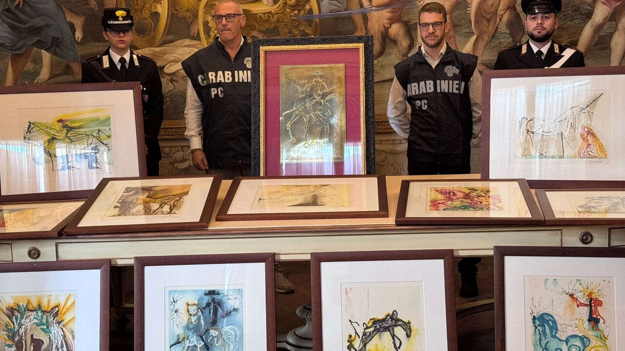 Parma, sequestrate dai Carabinieri 21 opere esposte in mostra su Dalí: sospetti di falsificazione