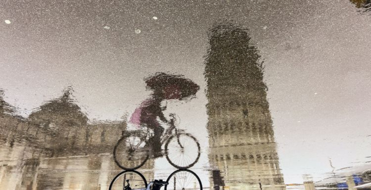 Riflessi tra impalcature: l’installazione di Sonia Marrese in Piazza del Duomo a Pisa