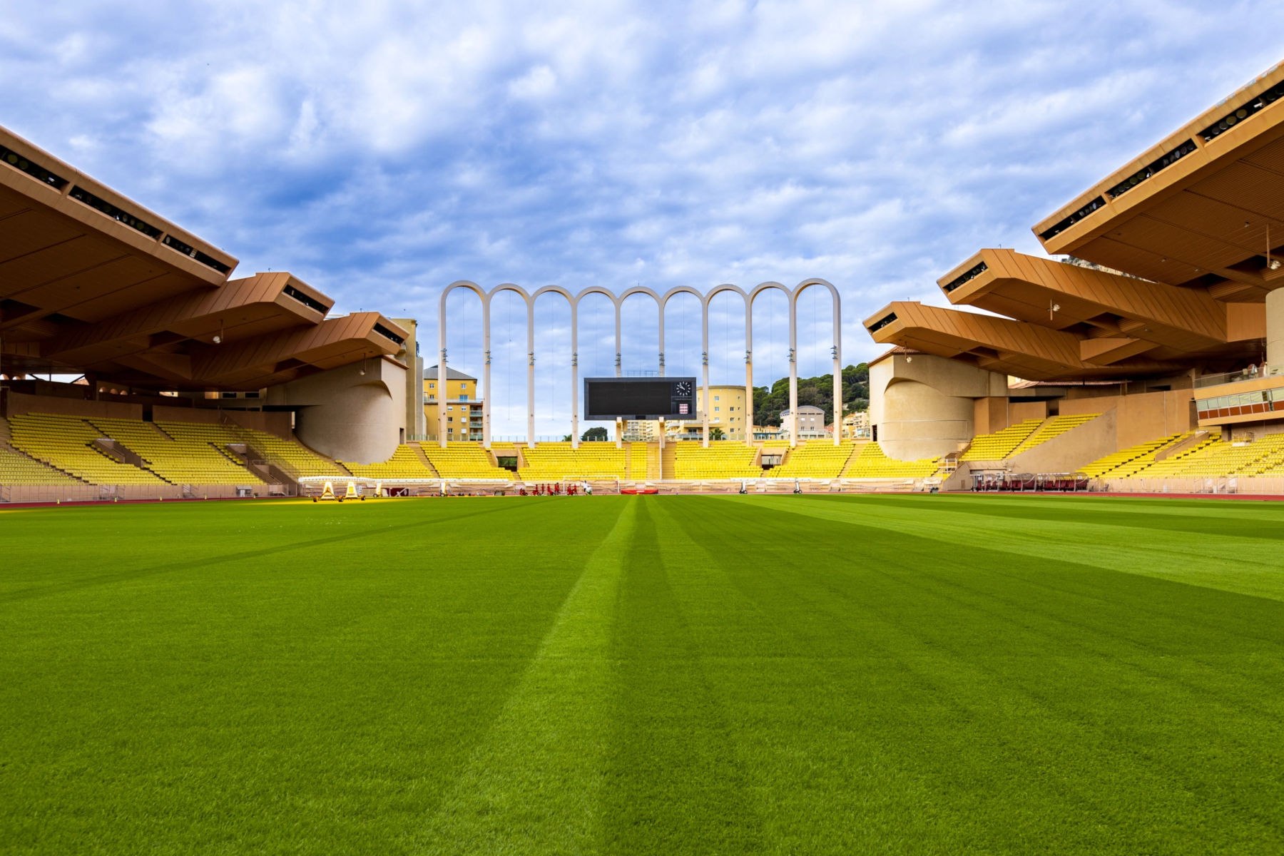 Arches du stade Louis II. Photo : ©Bvergely