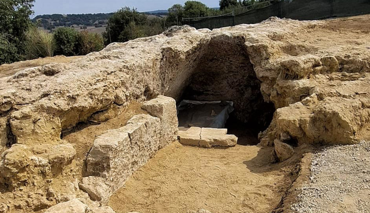 Tarquinia, importante scoperta archeologica: rinvenuta una tomba a camera etrusca rimasta intatta