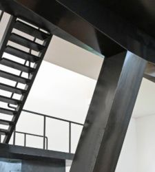 Anne Imhof at Serralves Museum: first solo show in Portugal with Fun ist ein Stahlbad