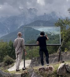 Val Camonica, il borgo di Bienno, poco distante dalle incisioni rupestri, si trasforma in un borgo di artisti 