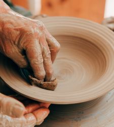 Good Morning Ceramics! 2025, the widespread celebration dedicated to ceramics returns. More than 500 events throughout Italy