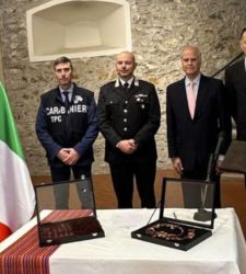 Genova, turista torna dal Sudamerica e scopre di avere reperti Nasca e Chiribaya: restituiti al Perù