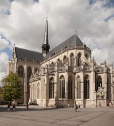 Die St.-Petri-Kirche in Löwen, ein Juwel der Brabanter Gotik. In 12 Etappen